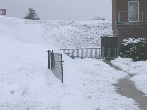 Schnee am Deich 