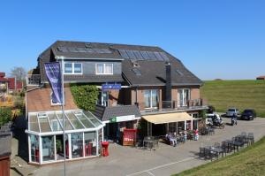 Blick vom Deich auf Haus 1