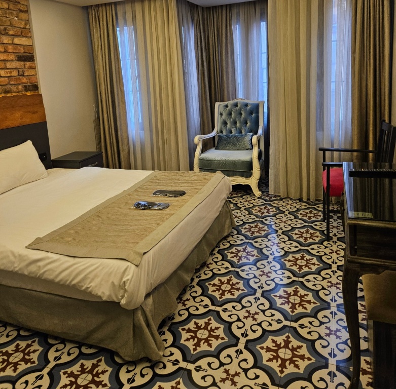 SUPERIOR ROOM