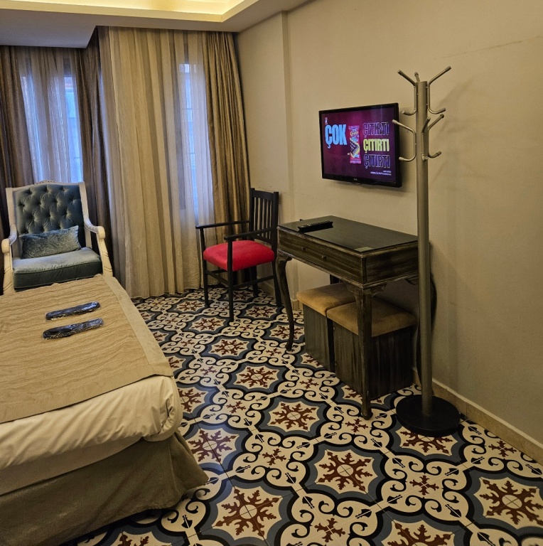SUPERIOR ROOM