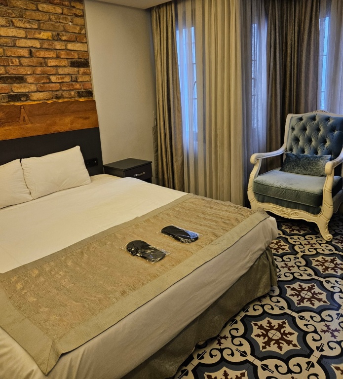 SUPERIOR ROOM