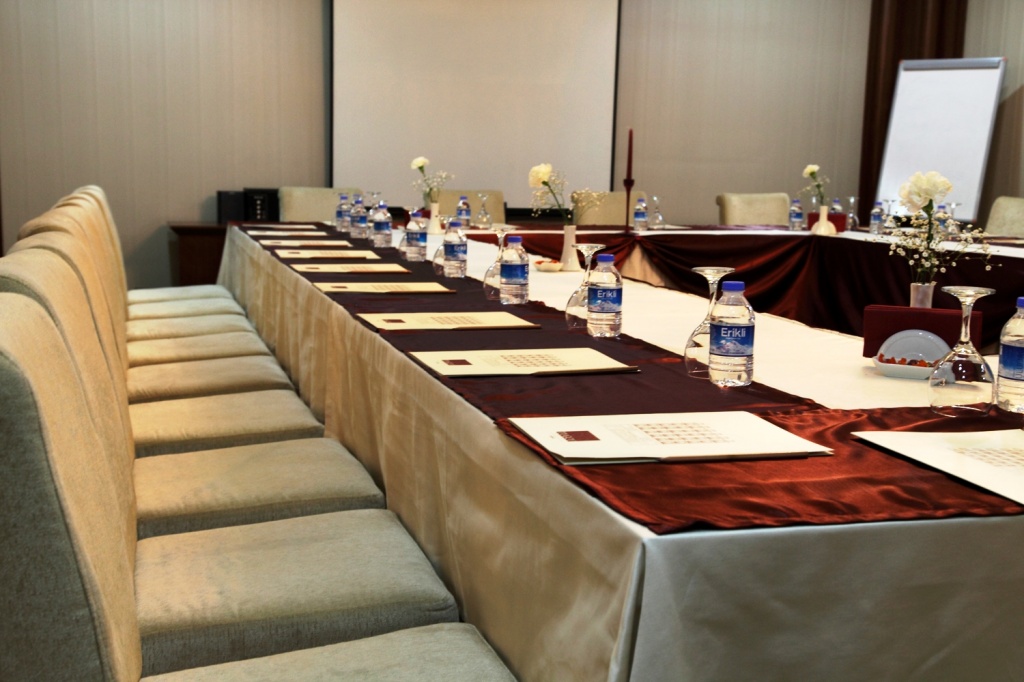 MEETING ROOM