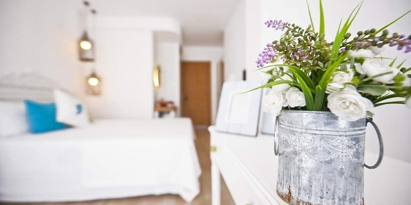 DELUXE ROOM with TERRACE GARDEN &amp; SWIMING POOL VIEW