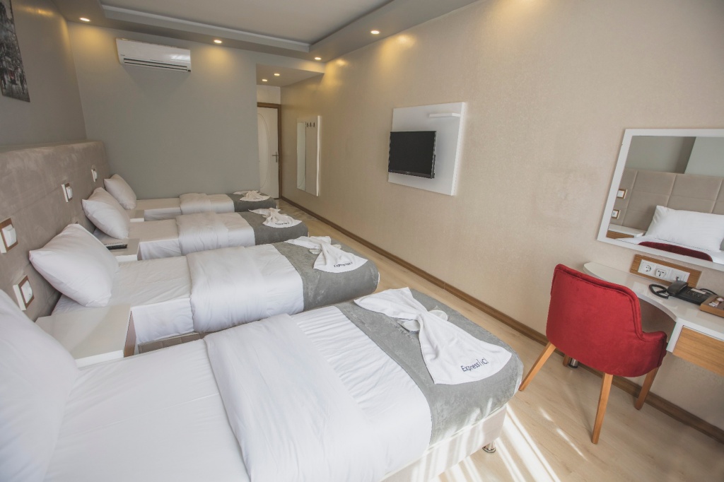 4 PERSON ROOM