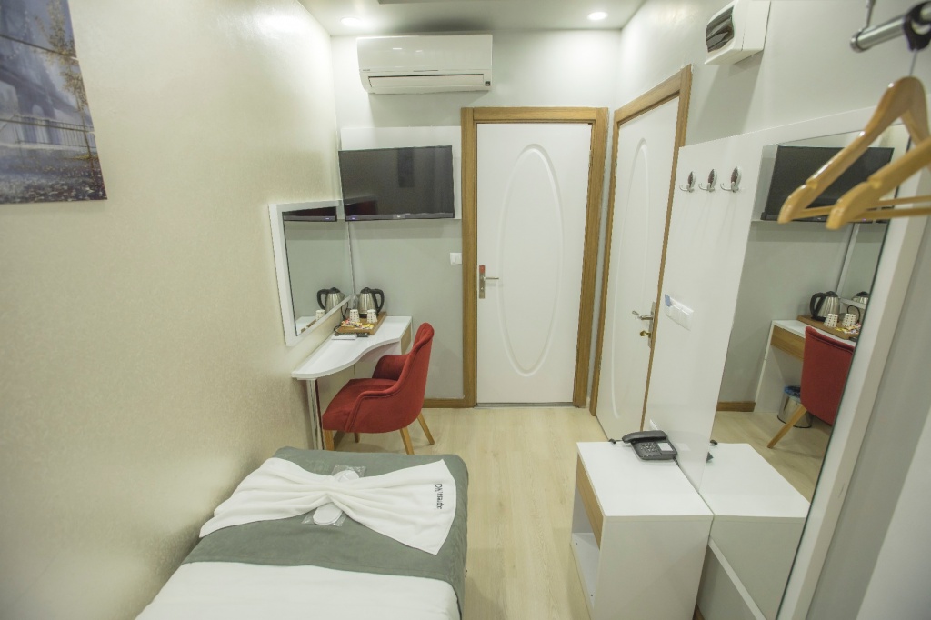 1 PERSON ROOM