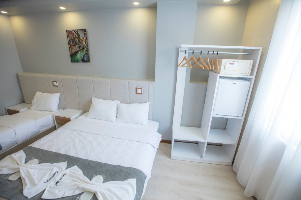 3 PERSON ROOM