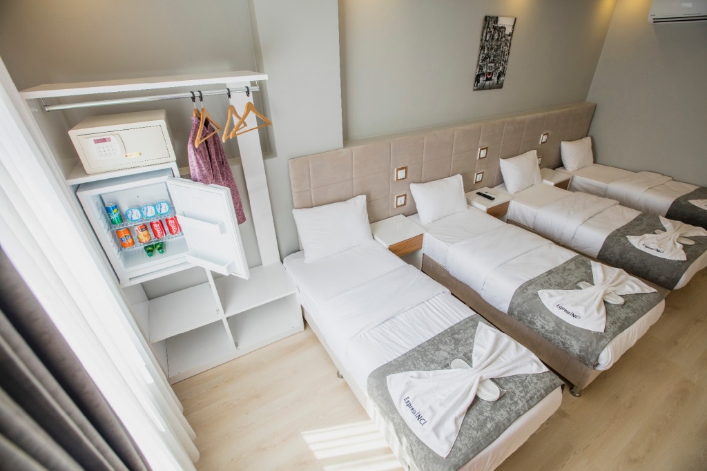 4 PERSON ROOM