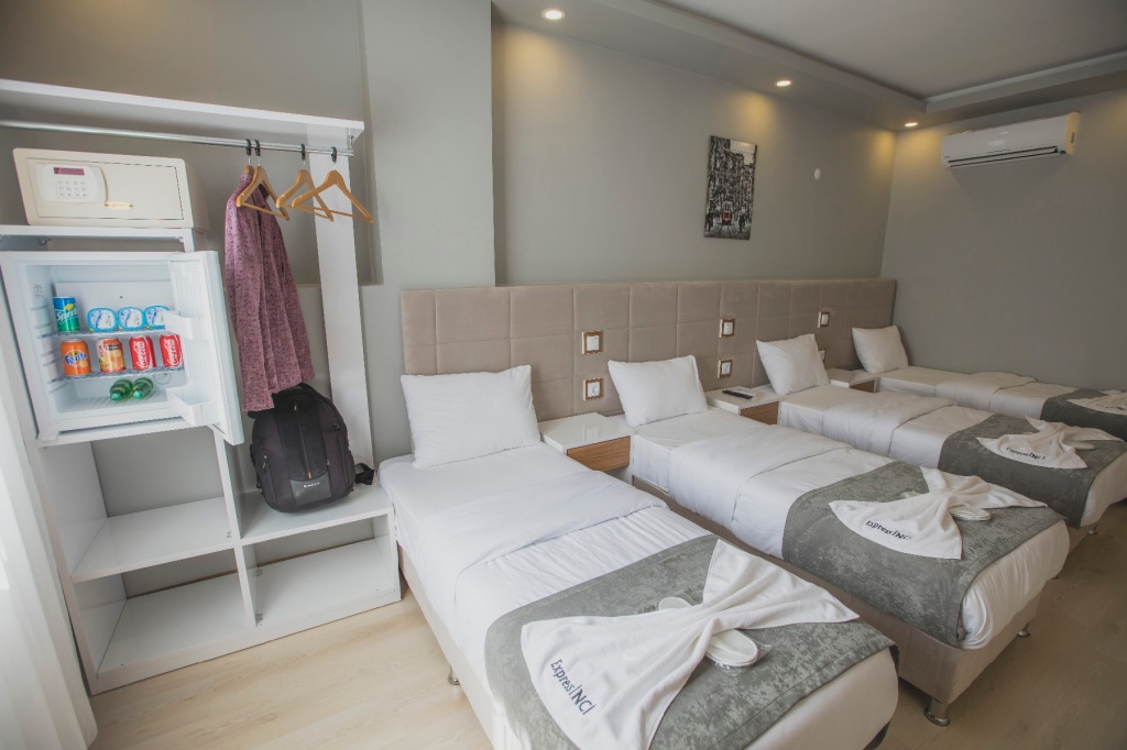 4 PERSON ROOM