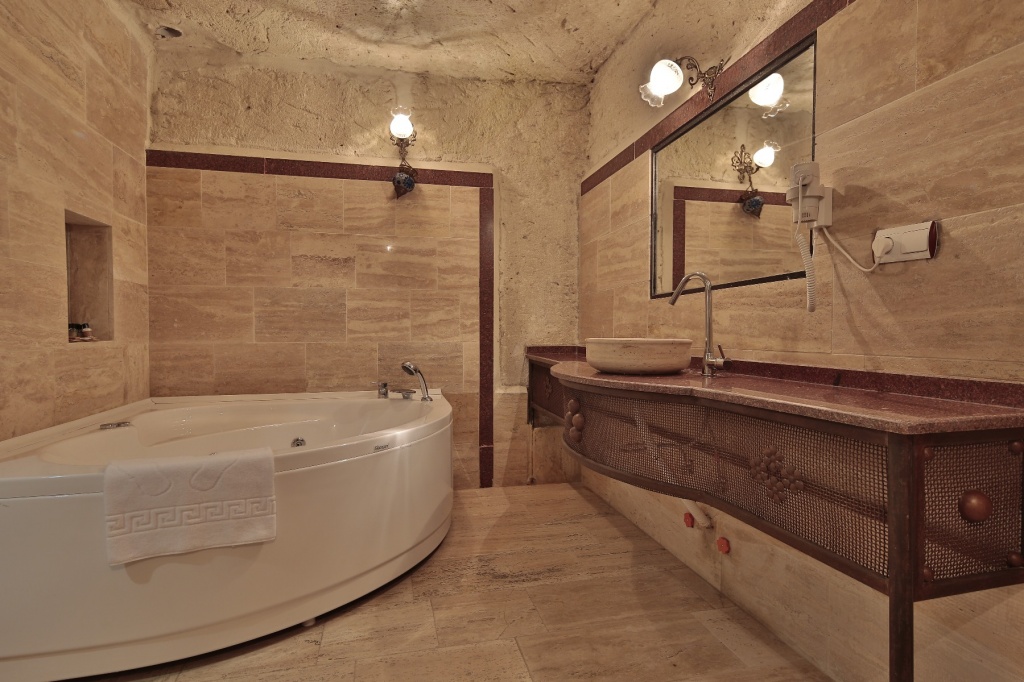 QUEEN ROOM BANYO