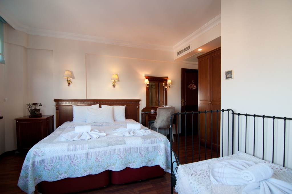 Triple Room